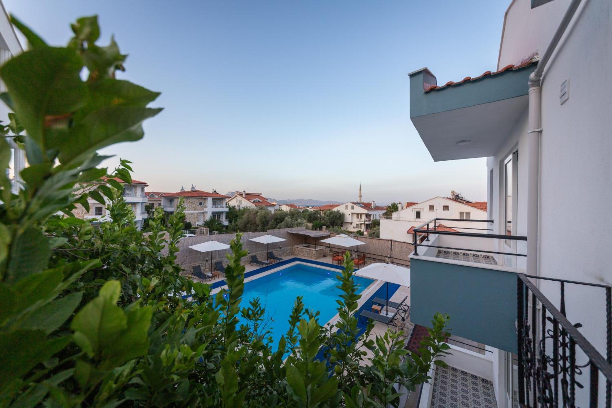 Oezguem Suite Otel Датча Екстериор снимка