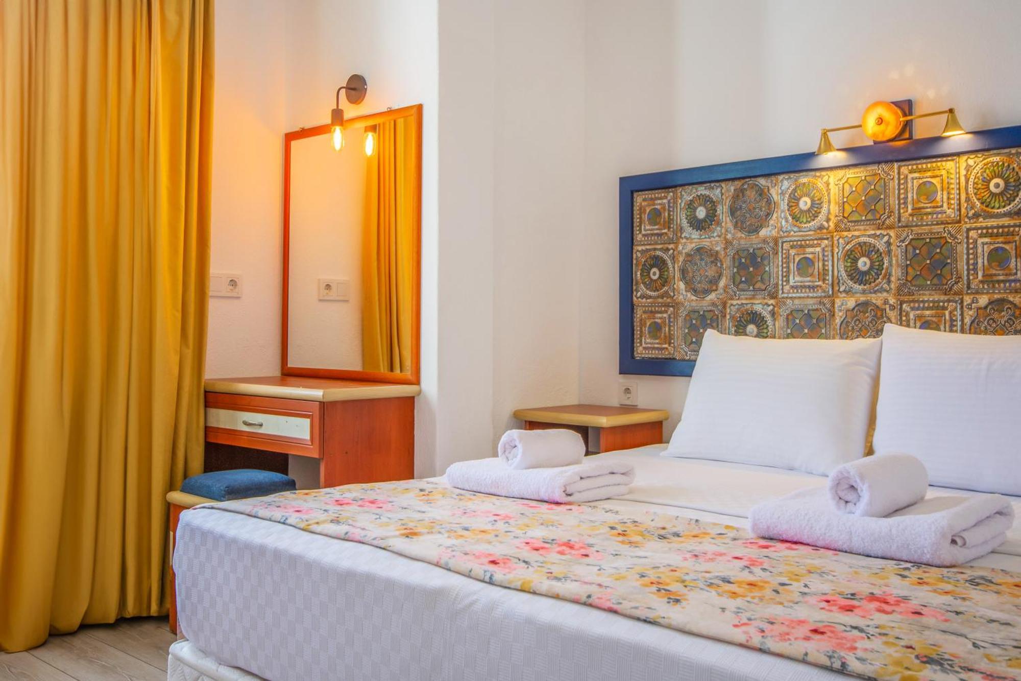 Oezguem Suite Otel Датча Екстериор снимка